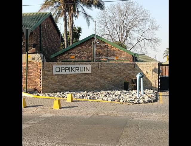 4 BEDROOM TOWNHOUSE FOR SALE IN GLEN MARAIS